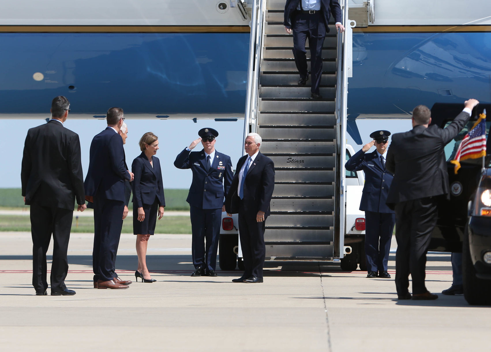 VP Pence arrives in Mason City (23).jpg